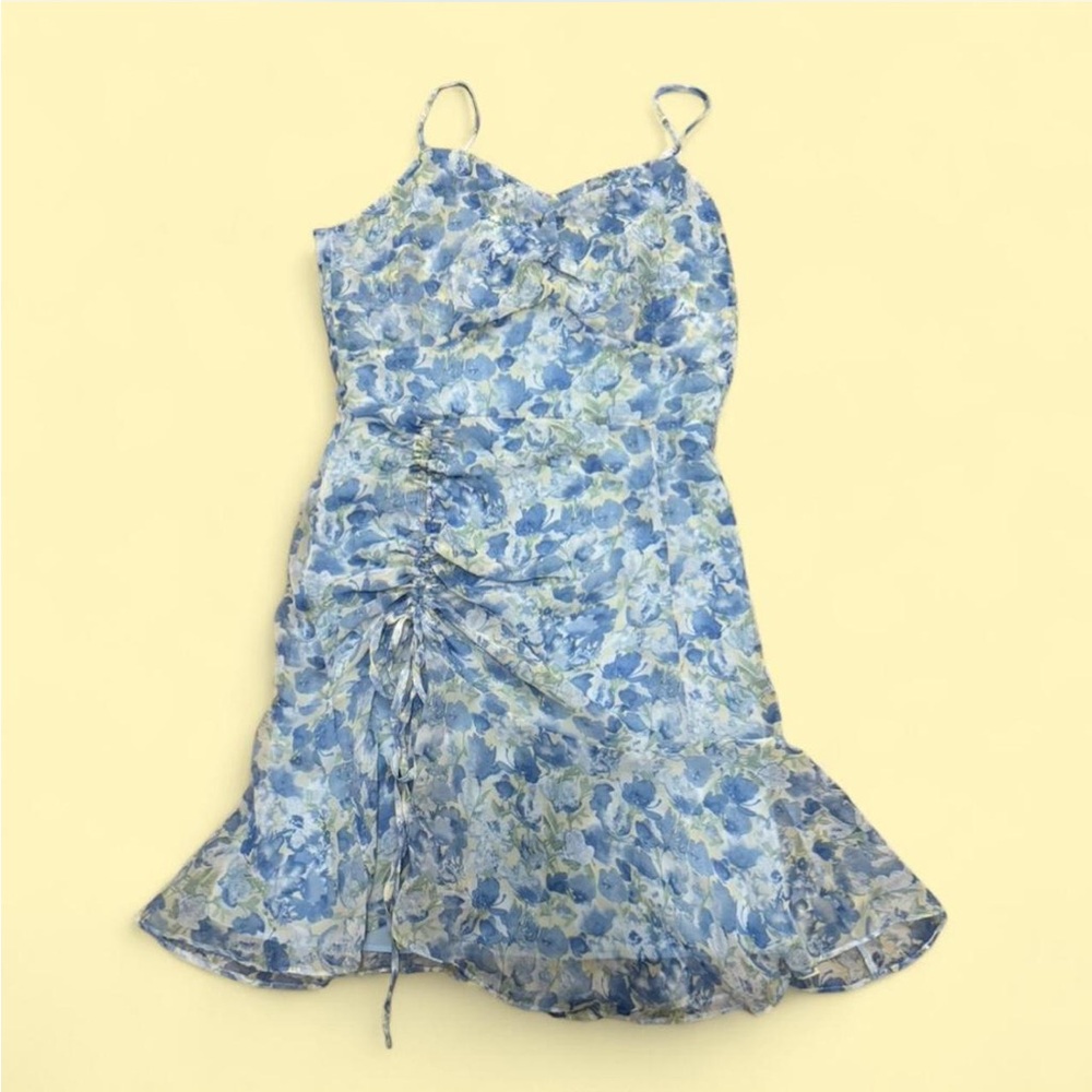 ✨ Blue floral mini dress with ruched detail and tie back Size: 6✨
